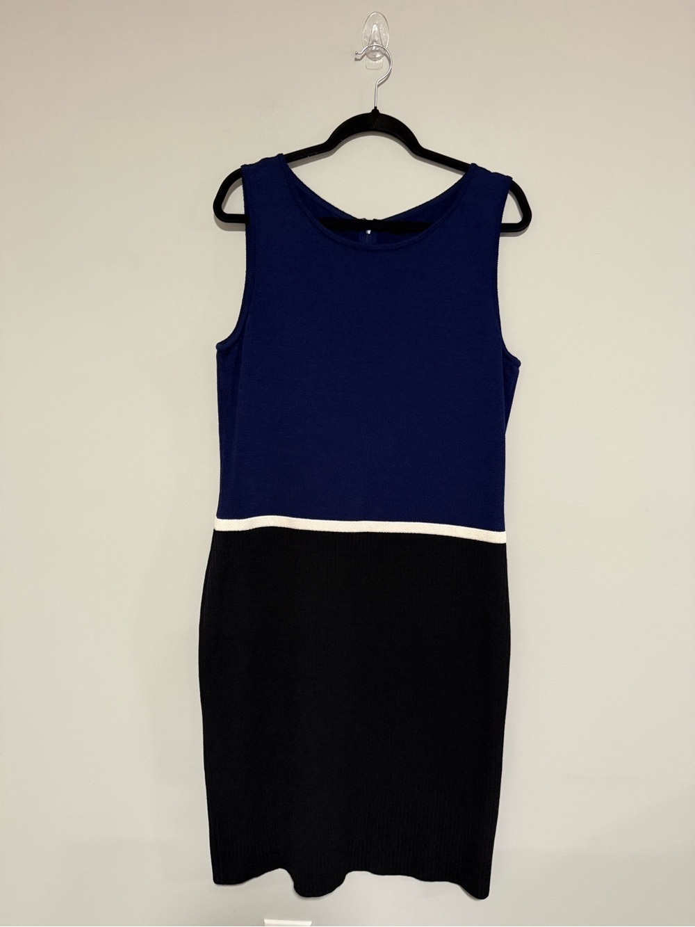 St. John Sleeveless Navy/Black Colorblock Sheath Dress Size 12 Career Office